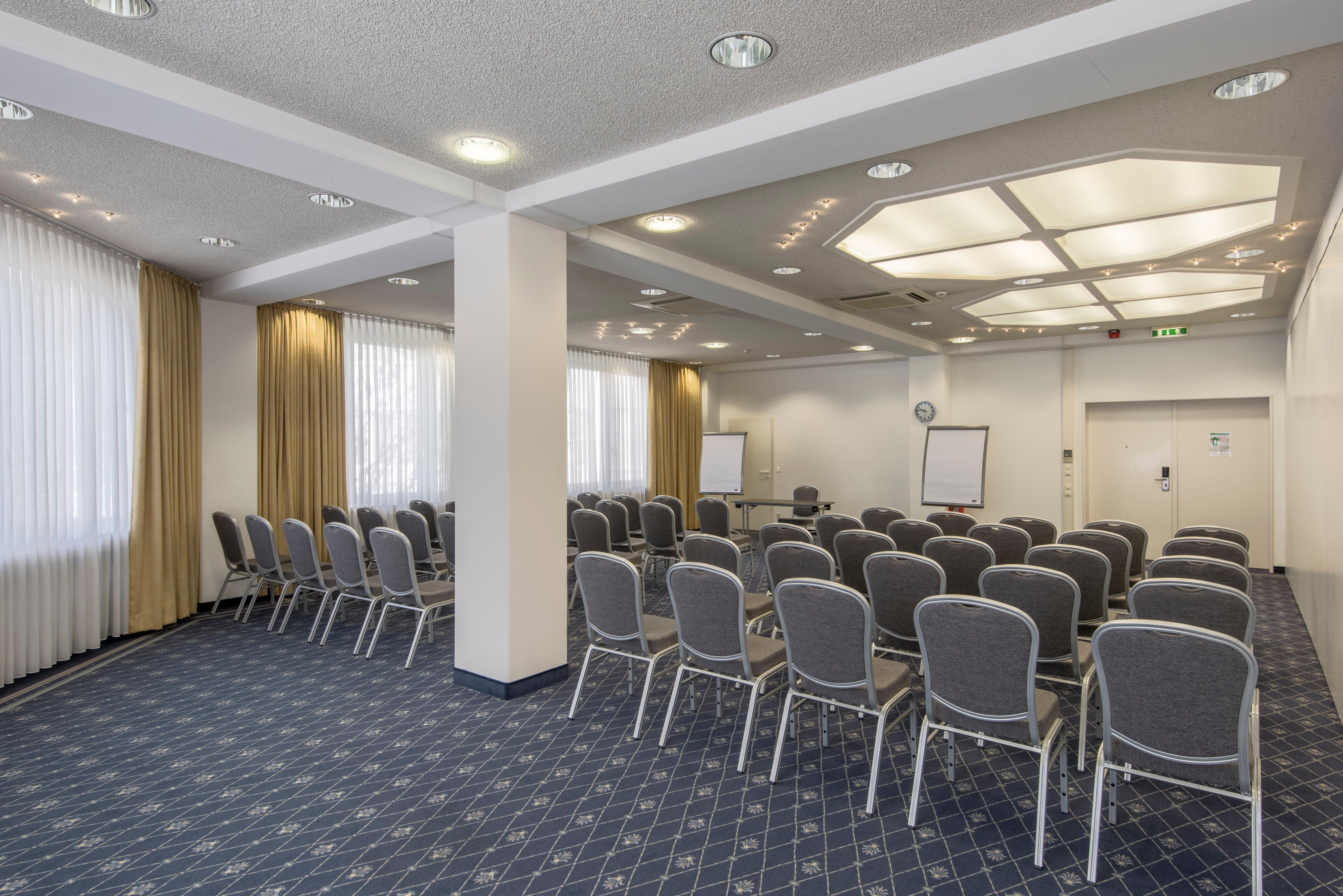 Holiday Inn Munich Unterhaching By Ihg Bagian luar foto
