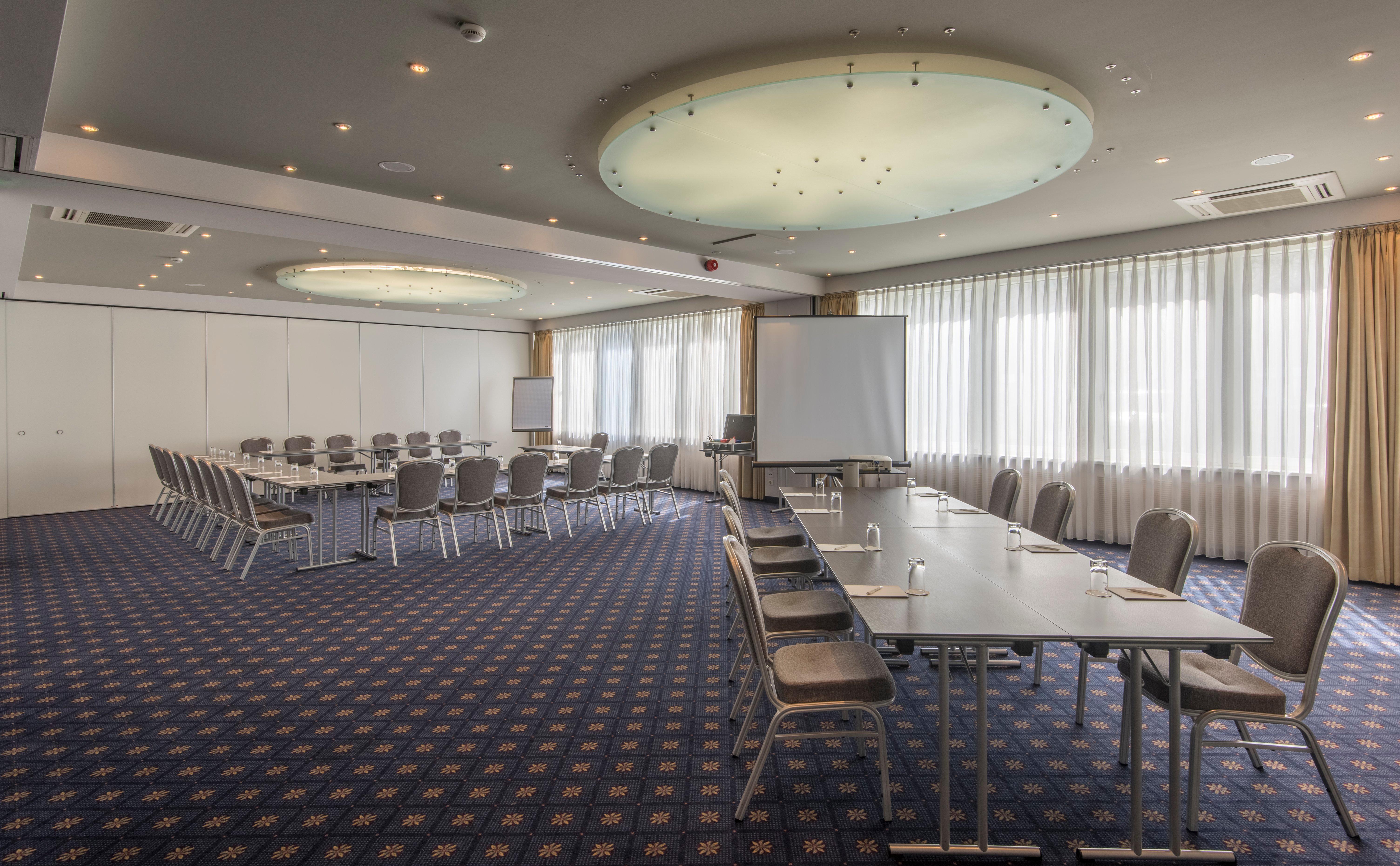 Holiday Inn Munich Unterhaching By Ihg Bagian luar foto
