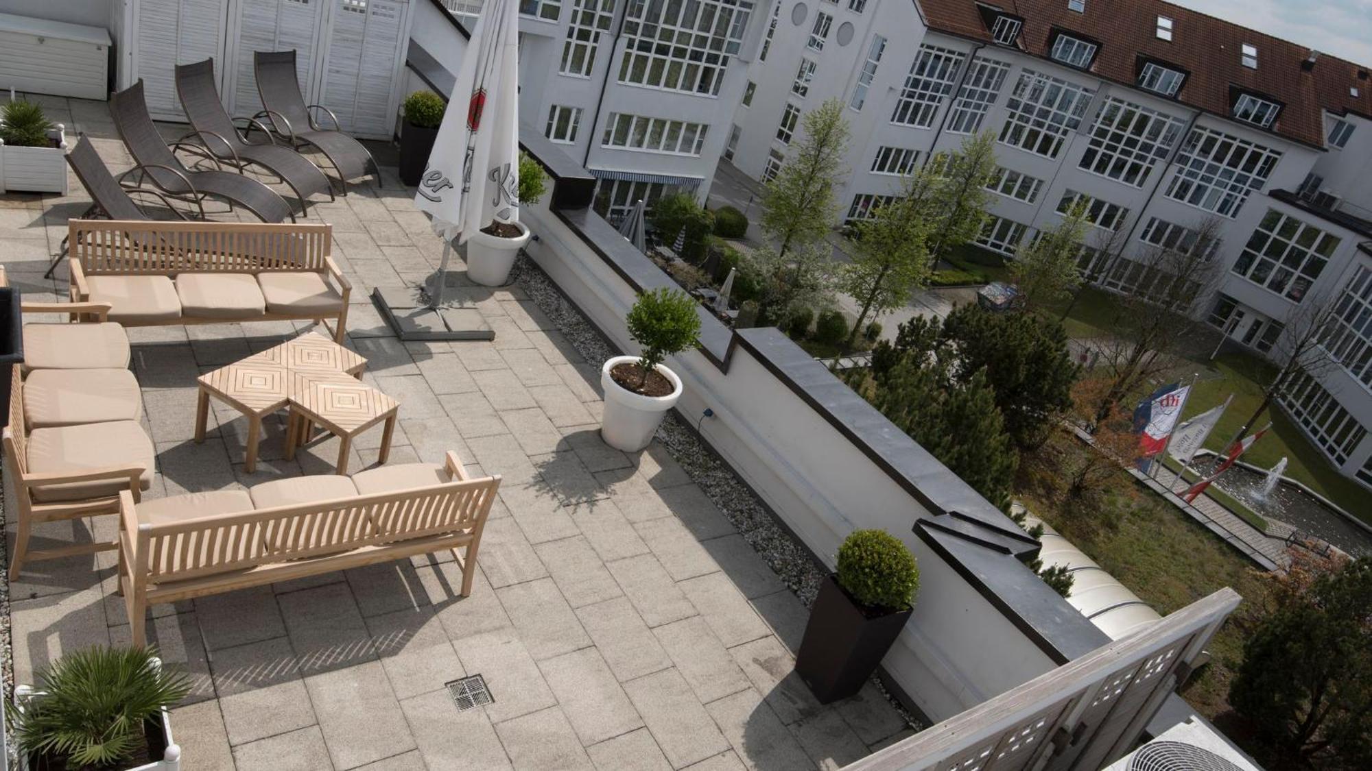 Holiday Inn Munich Unterhaching By Ihg Bagian luar foto