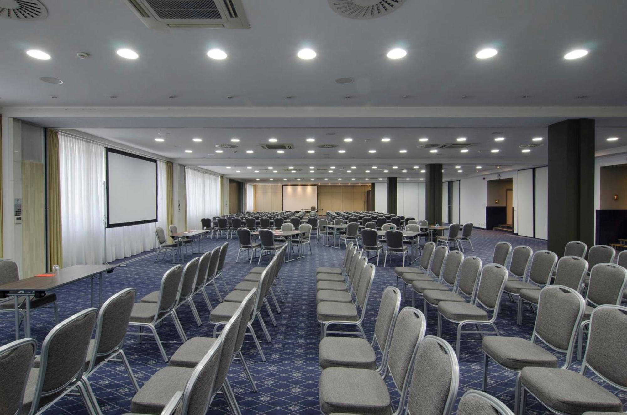 Holiday Inn Munich Unterhaching By Ihg Bagian luar foto