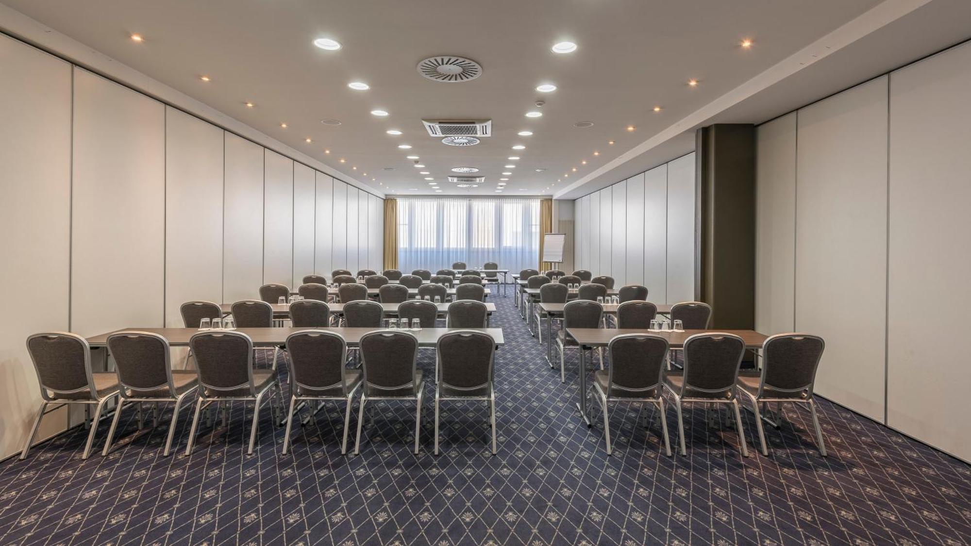 Holiday Inn Munich Unterhaching By Ihg Bagian luar foto