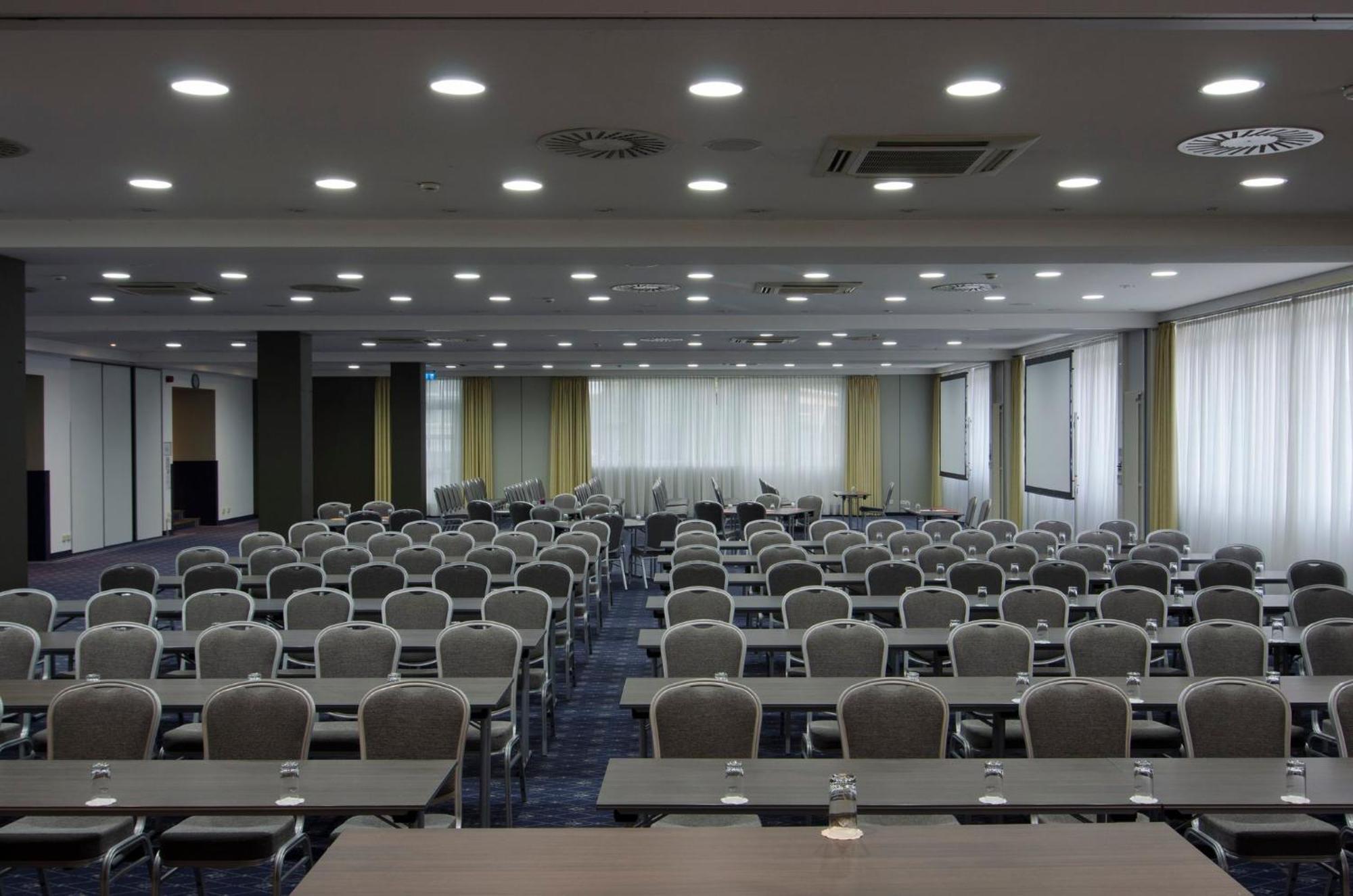 Holiday Inn Munich Unterhaching By Ihg Bagian luar foto