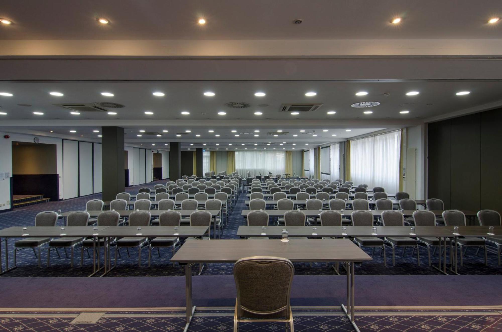 Holiday Inn Munich Unterhaching By Ihg Bagian luar foto