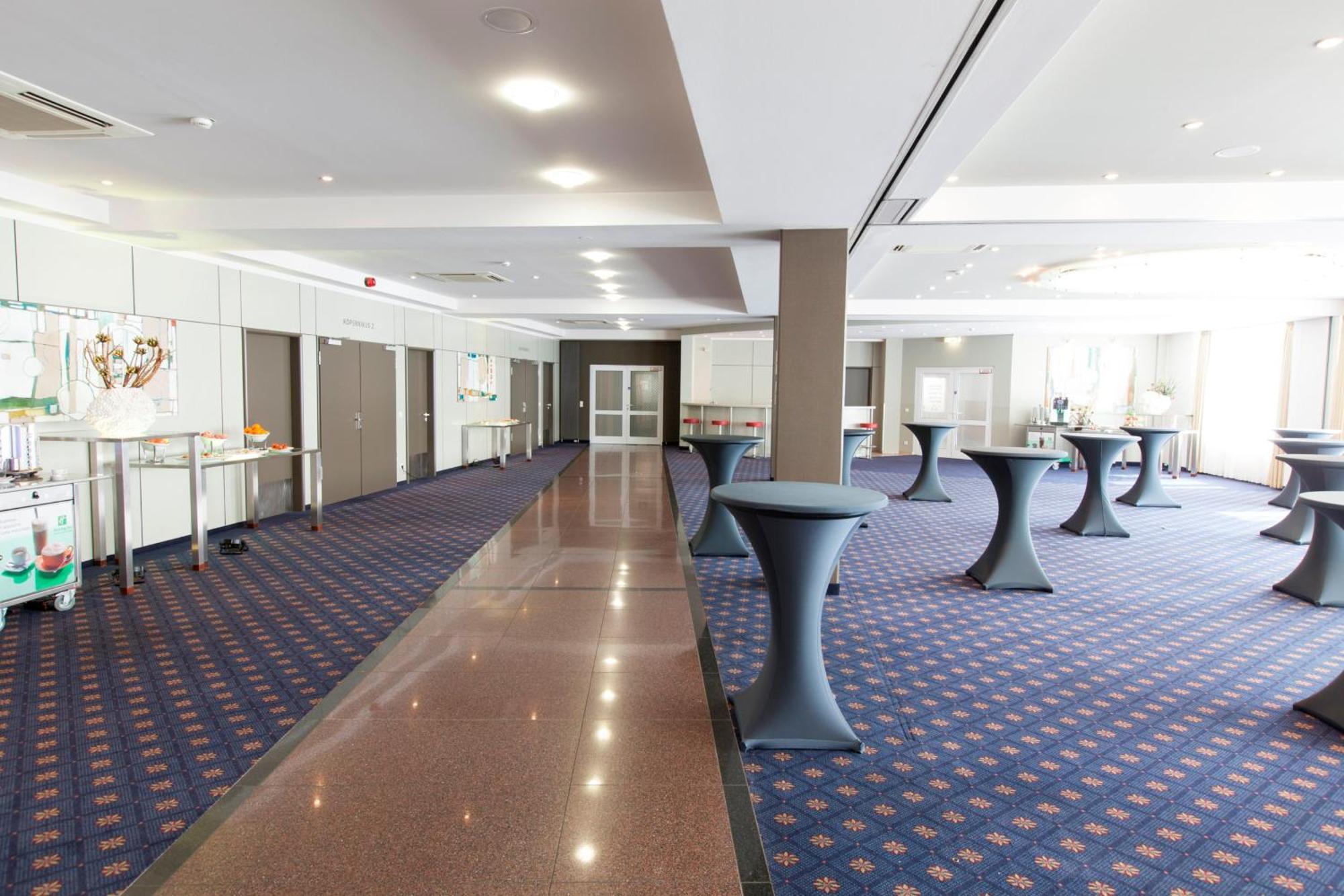 Holiday Inn Munich Unterhaching By Ihg Bagian luar foto