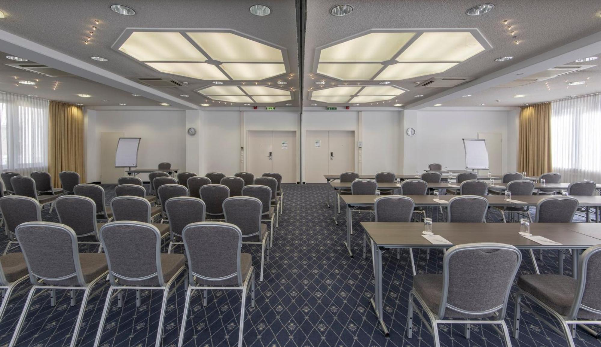 Holiday Inn Munich Unterhaching By Ihg Bagian luar foto