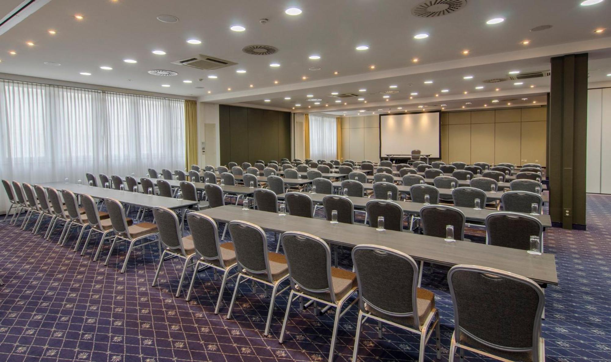 Holiday Inn Munich Unterhaching By Ihg Bagian luar foto